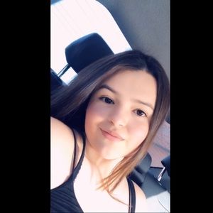 Meet your Posher, Paola